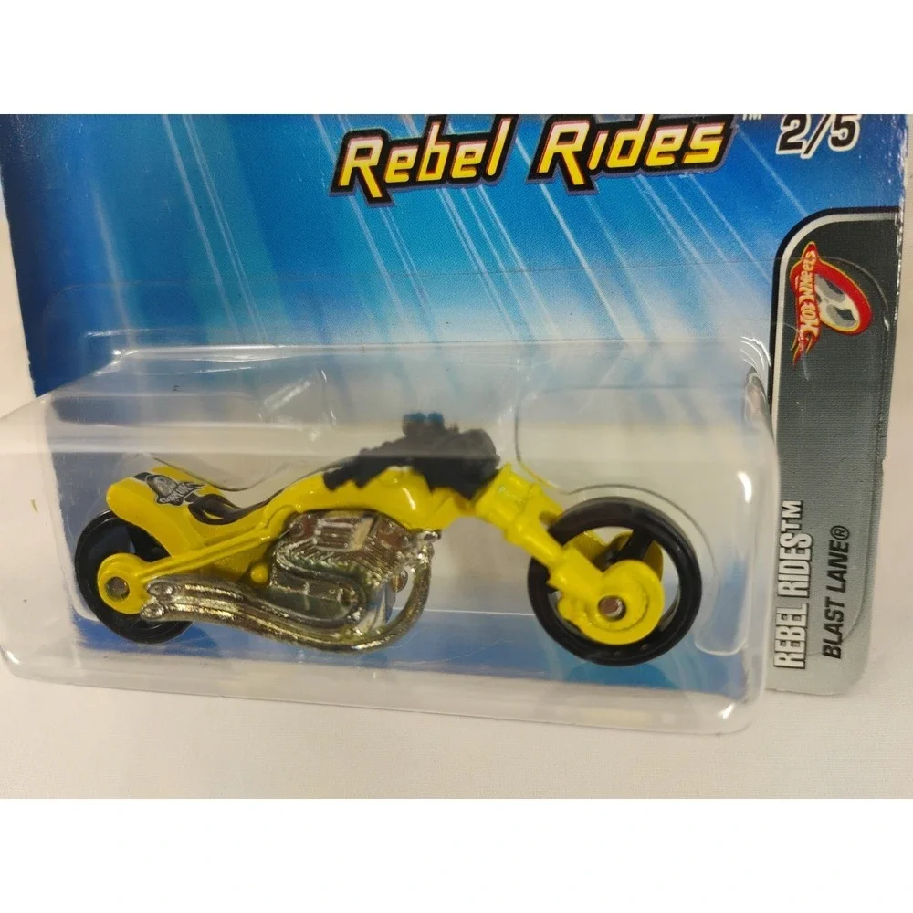 2005‎ Hot Wheels #077 Rebel Rides Blast Lane 2/5 YELLOW Motorcycle